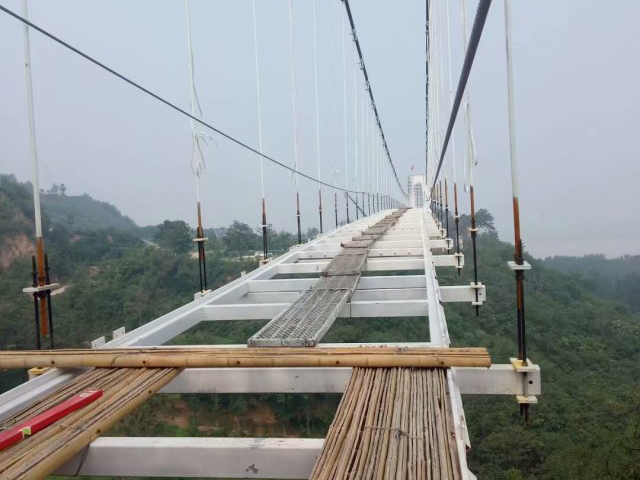 玻璃吊桥 玻璃吊桥